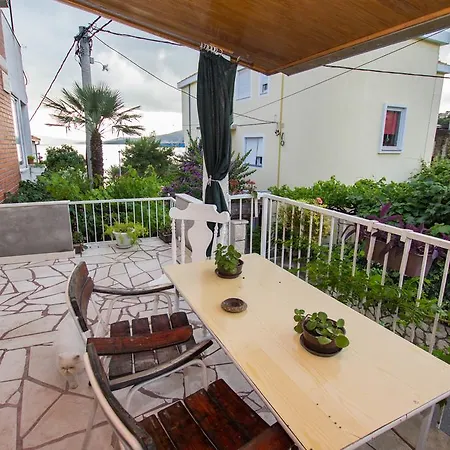 Cherie Apartment *