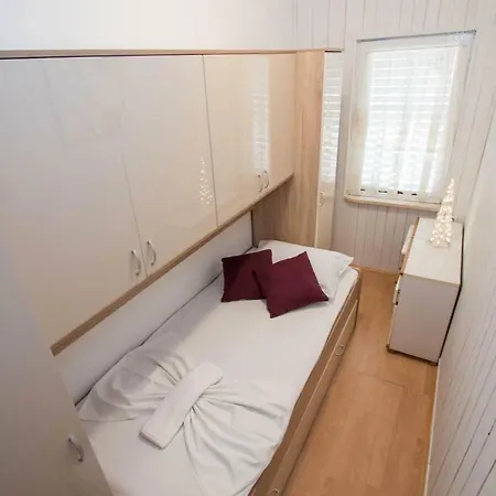 Cherie Apartment *